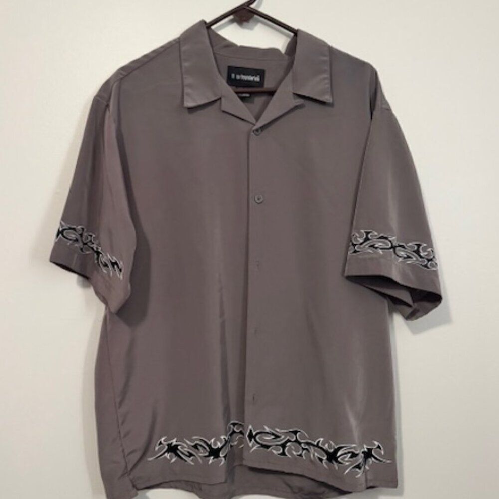 Used Men's No Boundaries Short Sleeve Button Down Shirt Color Grey Size Large